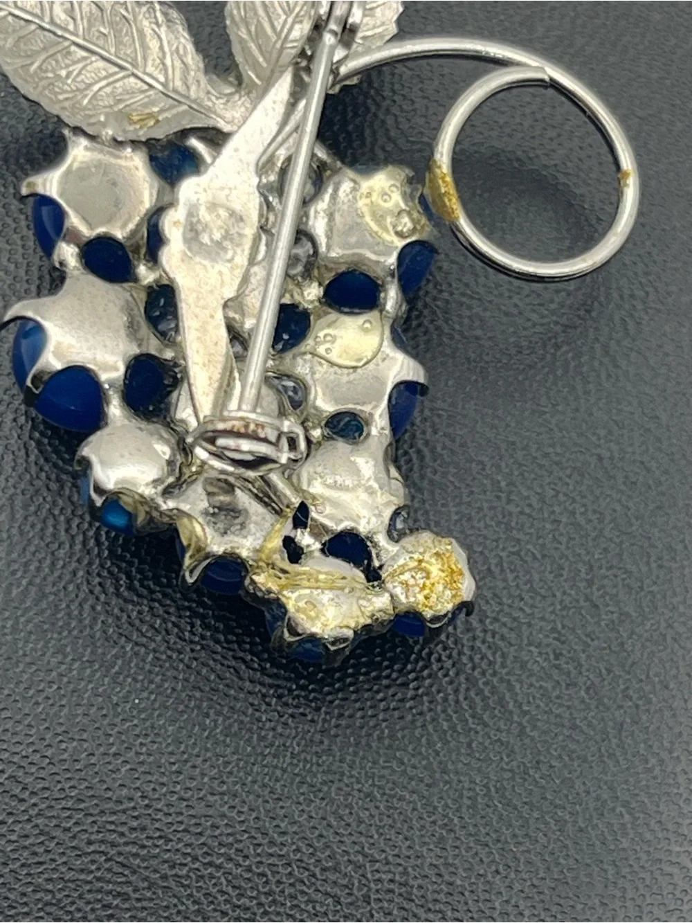 Blue moon glow lucite plastic grapes cluster silver tone brooch pin vintage